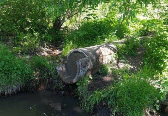 Многочисленные жалобы жителей на незаконный слив сточных вод в реку Пехорку дали результат
