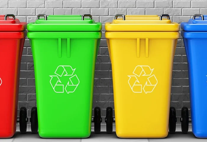 Больше цвета, меньше путаницы: в России предлагают законодательно закрепить цвета мусорных баков и запретить сваливать сортированные отходы в один мусоровоз