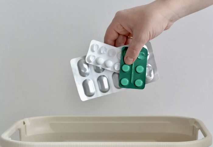 Контейнеры для сбора старых лекарств и упаковок от препаратов могут появиться у жилых домов